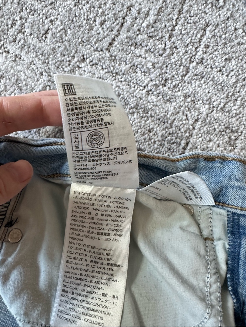 Levi’s 311 Shaping Skinny High Rise Jeans Light Wash Frayed Hem Size 30 - Picture 11 of 16